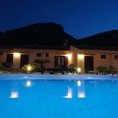 Antica Cascina Del Golfo מלון 3*