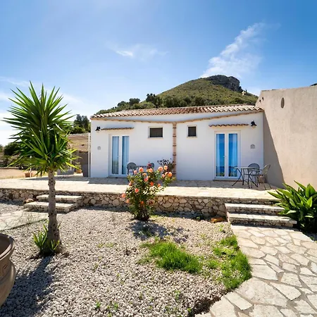 Hotel Antica Cascina Del Golfo 3*